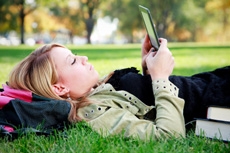 girl ereader