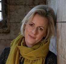March 2014 Guest Editor - Jojo Moyes March 2014 Guest Editor - Jojo Moyes